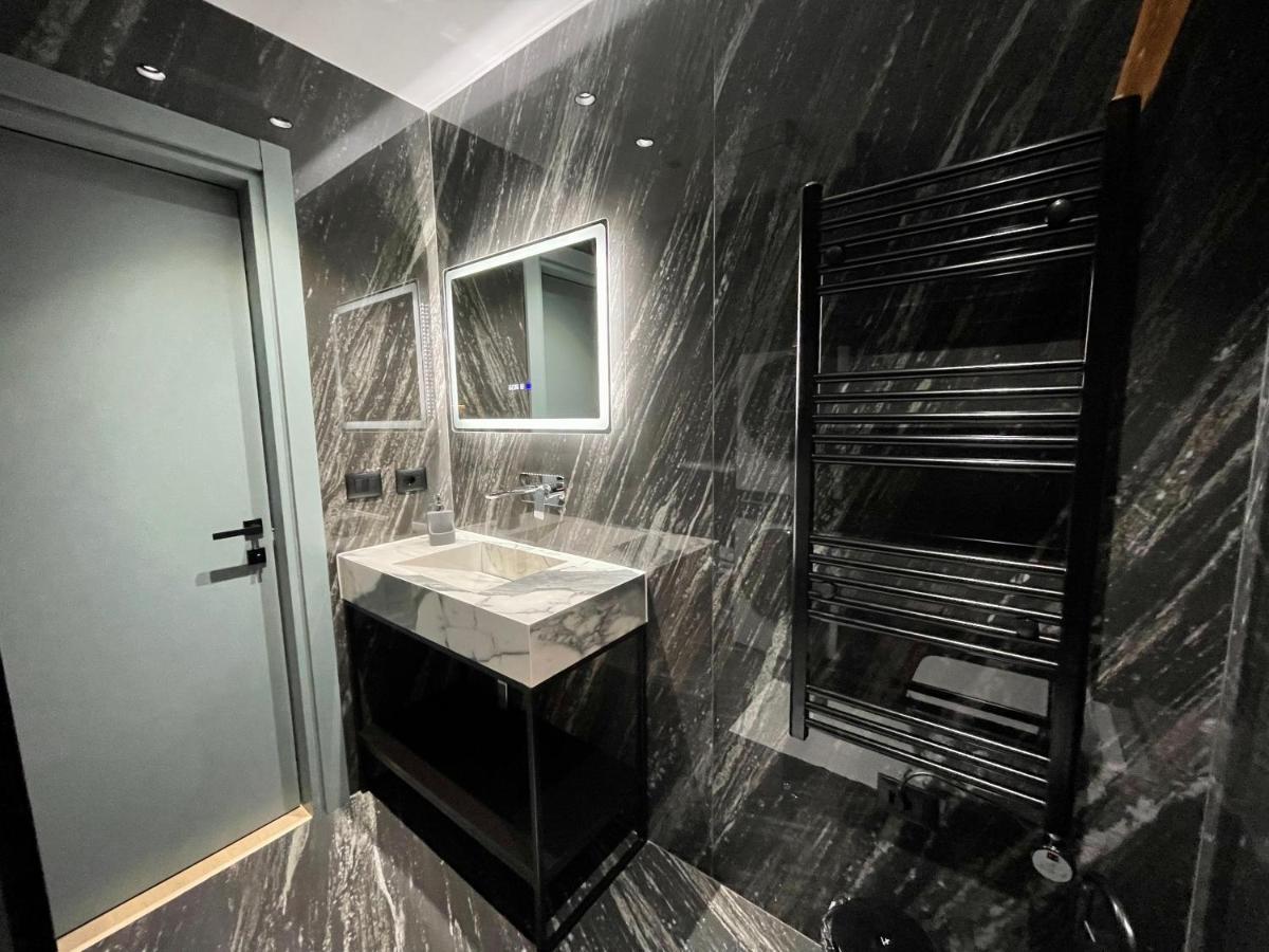 Queens Luxury Apartments Тирана Екстериор снимка