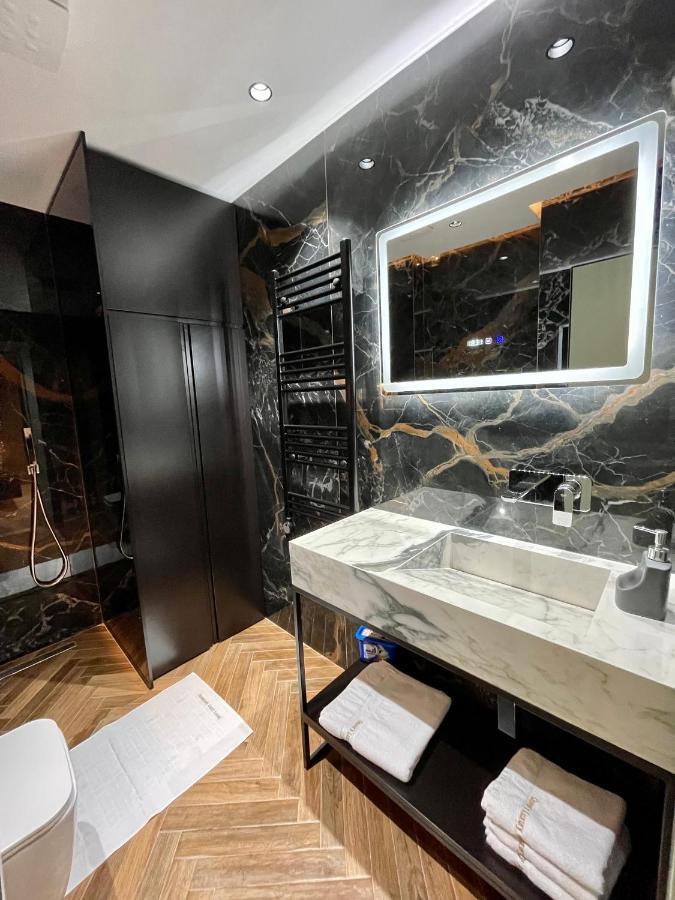 Queens Luxury Apartments Тирана Екстериор снимка