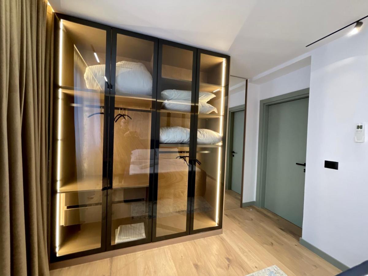Queens Luxury Apartments Тирана Екстериор снимка