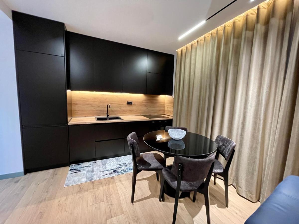 Queens Luxury Apartments Тирана Екстериор снимка