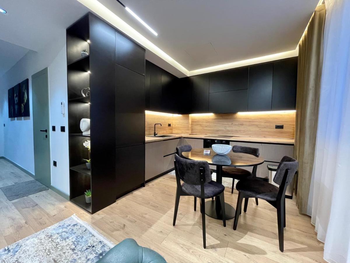 Queens Luxury Apartments Тирана Екстериор снимка