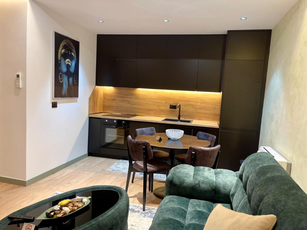 Queens Luxury Apartments Тирана Екстериор снимка