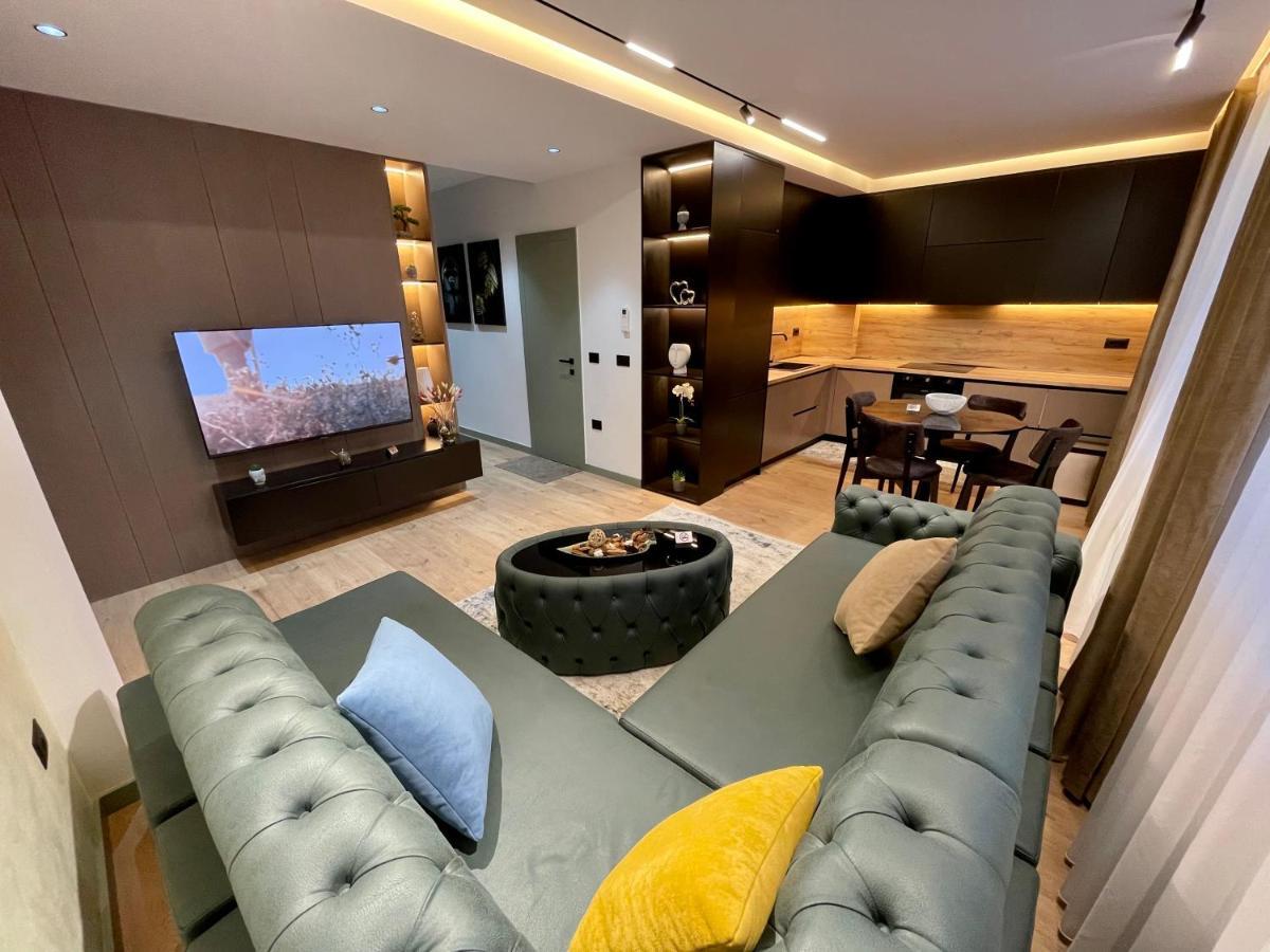 Queens Luxury Apartments Тирана Екстериор снимка